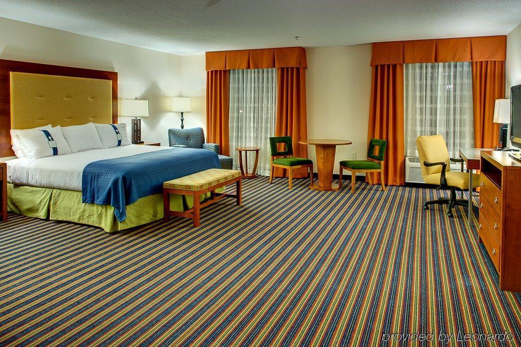 Delta Hotels By Marriott Colonial Heights Room photo